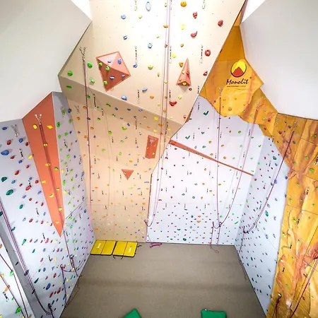 Village Hanuliak Hotel apartamentowy 3*