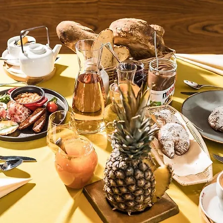 Hotel apartamentowy Village Hanuliak 3*